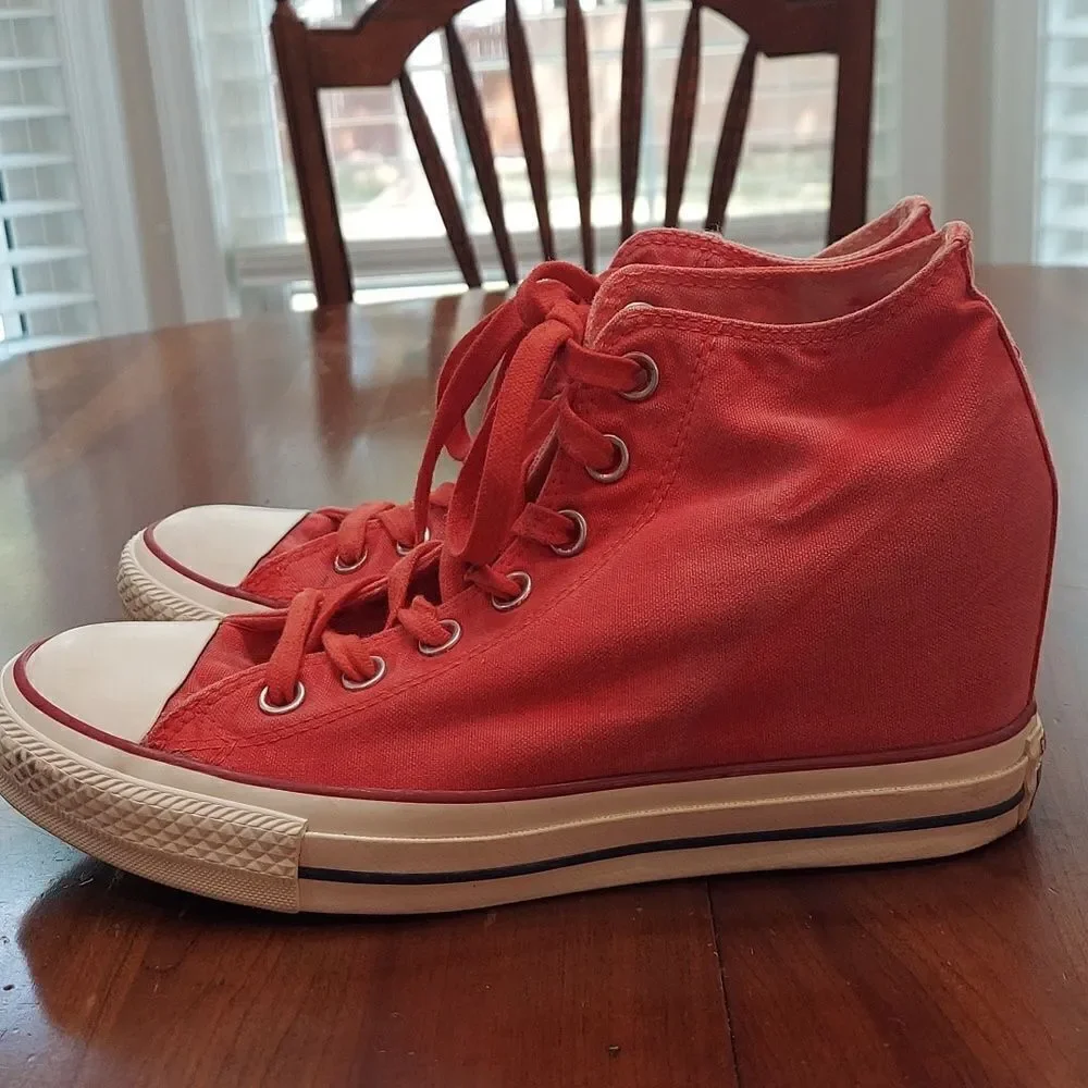 CONVERSE WEDGE ALL STAR CHUCK TAYLOR DISTRESSED RED  Sz 9